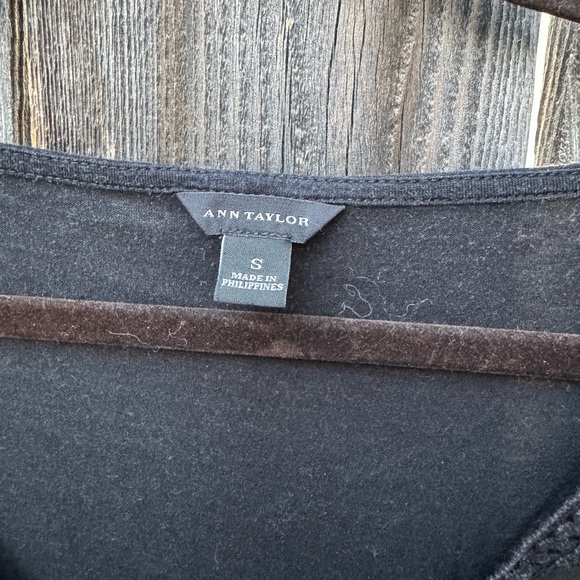 Ann Taylor Black V Neck Multi Media Embroidered Lace Inset Short Sleeve Blouse S - Picture 3 of 5